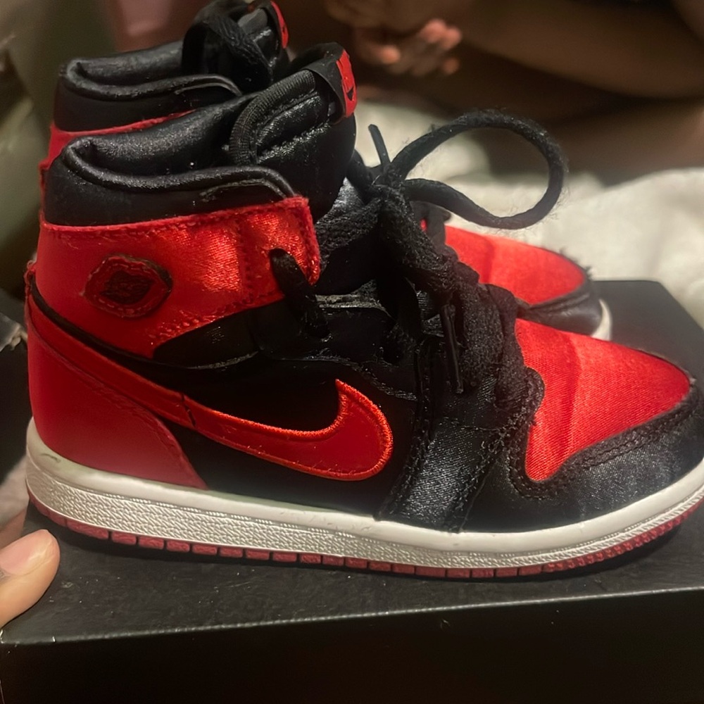BLACK WHITE RED UNIVERSITY HIGH OG retro 1s